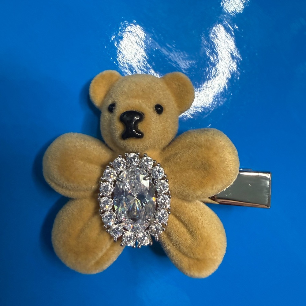 YVMIN SMALL PARADISE / FLOCKED BEAR GEMSTONE FLOWER HAIR CLIP